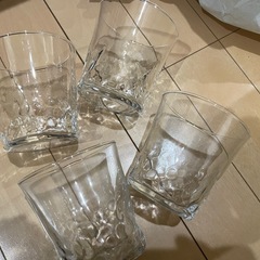 商談中　コップ　お皿などの画像