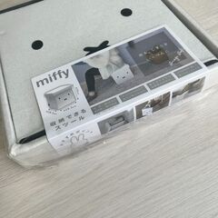 ★未使用★ miffy ミッフィー 大人かわいい ホワイト 収納できるスツール 収納スツール 収納 プレゼント ギフト おしゃれ インテリア モノトーン ボックス 北欧 シンプル コンパクト チェア ミッフィー ミッフィの画像