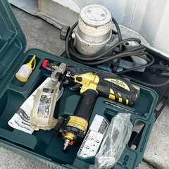 A315◇ジャンク工具色々まとめて◇卓上マルノコ◇釘打機◇ルーター◇クリーナー等の画像