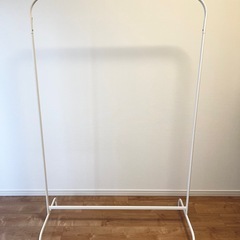 IKEA 洋服掛け ミニマリスティックデザイン シンプル