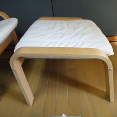 イケアのパーソナルチェアーPOANGの画像
