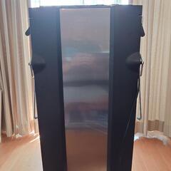 自立型パンツプレッサー（Toshiba製)