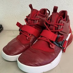 NIKE air force 270
