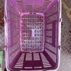 買い物かごとバケツの画像