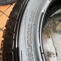 スタッドレスタイヤ　4本セット　アクア１７５65  R15ブリザックの画像
