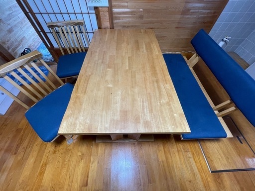 【交渉中】
ダイニングテーブルセット! 1年半ほど使用