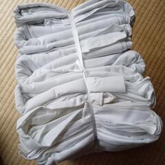 中古ベッドシーツ１０枚　白、少し汚れなどありの画像