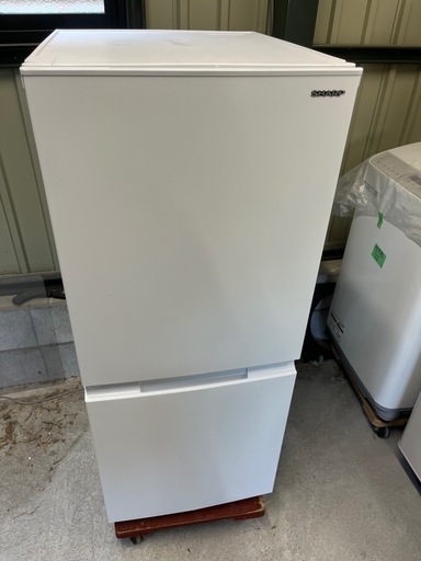2023年製　SHARPノンフロン2ドア冷蔵庫152L/ホワイト/付け替え両開き！