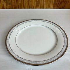 k1015606 未使用品 Noritake ノリタケ ディナー皿 箱あり レースゴールド ハンプシャープラチナ プレート  食器 コップ 皿 花柄 白 金彩 美品 中古 現状品の画像