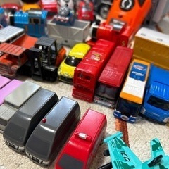 【総額1万円程度】トミカ　ラジコンキャリアカー&56台セットの画像