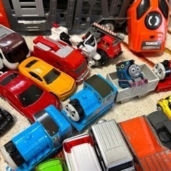 【総額1万円程度】トミカ　ラジコンキャリアカー&56台セットの画像