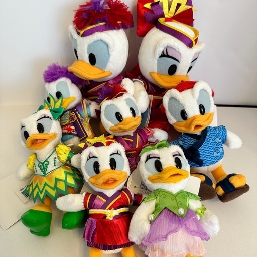 ディズニー　デイジー　ドナルド　ぬいぐるみバッジ