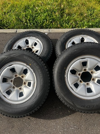 美品　ハイエース用?✨1シーズン以下‼️スタッドレス　ウィンターマックス　車　タイヤ　ホイール付き  