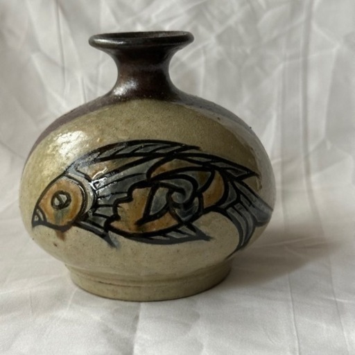 金城敏男　壺屋焼　魚文、海老文　酒器、一輪挿し　出品1