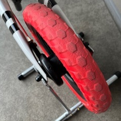 西松屋　足蹴りバイク　別売スタンド付きの画像