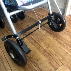 ▼値下げ▼シルバーカー エムズハウス 軽量 コンパクト シルバーカー プリエ  バラ柄  折りたたみ自立 参考価格16,275円🚚自社配送時💳代引き可🚚(現金、クレジット、スマホ決済対応)の画像