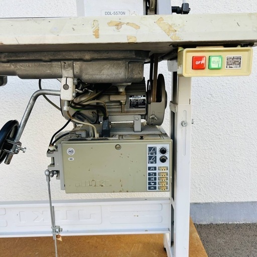 値下げ！NA8771 簡易動作品　JUKI ジューキ　工業用ミシン　DDL-5570L テーブル付き　工業用本縫いミシン