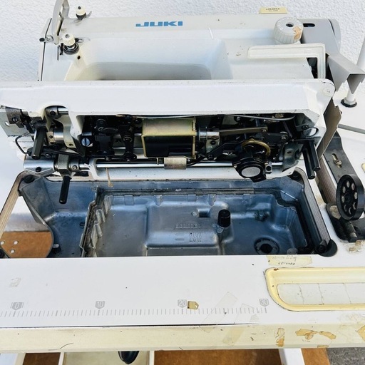 値下げ！NA8771 簡易動作品　JUKI ジューキ　工業用ミシン　DDL-5570L テーブル付き　工業用本縫いミシン