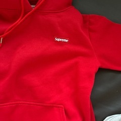 supremeパーカーの画像