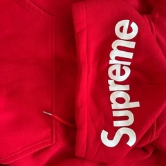 supremeパーカーの画像
