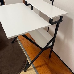 テーブル.パソコンデスク
の画像