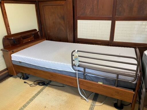 高級　介護用電動ベッド　マットレス付き