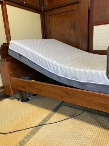 高級　介護用電動ベッド　マットレス付き