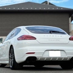 ポルシェ  パナメーラ GTS  ディーラー車両　左ハンドルの画像