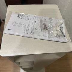 【定価11,110円／実質新品／組立て済み／24年9月26日購入】山善 回転本棚 幅45×奥行45×高さ115.5cm 5段 壁付け・角置き可 コンパクト 大容量 組立品 ホワイト 木目調 DSRR-5(JW)の画像