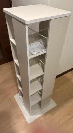 【定価11,110円／実質新品／組立て済み／24年9月26日購入】山善 回転本棚 幅45×奥行45×高さ115.5cm 5段 壁付け・角置き可 コンパクト 大容量 組立品 ホワイト 木目調 DSRR-5(JW)