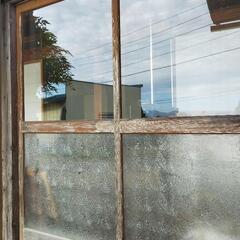 レトロ木製枠サッシ単ガラスねじねじ鍵付
