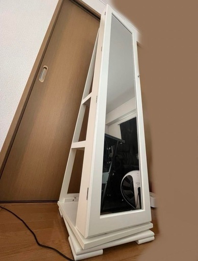 大容量収納＆鍵付きスタンドミラー