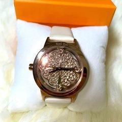 【定価4万円　新品　箱付き】Folli Folli 腕時計　キラキラの画像