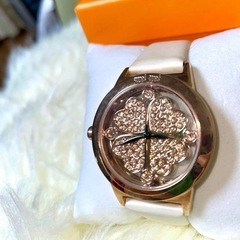 【定価4万円　新品　箱付き】Folli Folli 腕時計　キラキラ