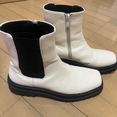 白　ブーツの画像