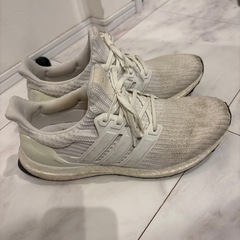 adidas ultra boostスニーカーの画像