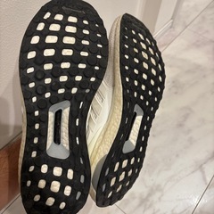 adidas ultra boostスニーカーの画像