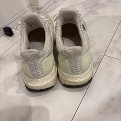 adidas ultra boostスニーカーの画像