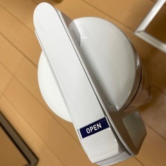 ニトリ　ワンプッシュ冷水筒　2リットル