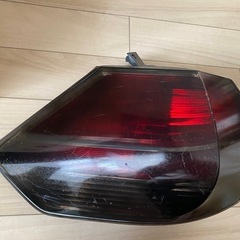 日産エクストレイル t32純正テールランプ