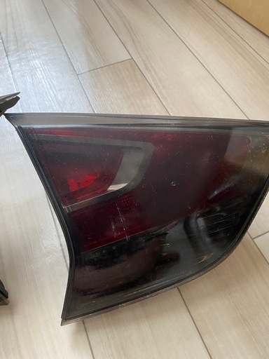日産エクストレイル t32純正テールランプ