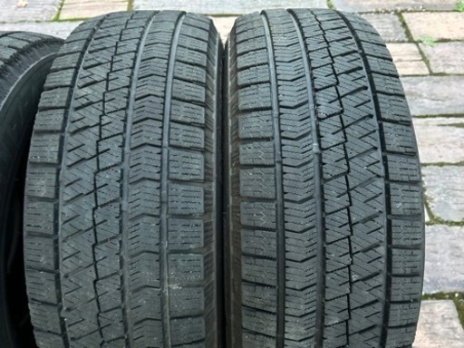 中古スタッドレスBS VRX2 215/65R16 ４本
