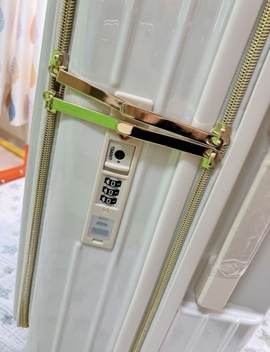 《新品》３９L キャリーバッグ スーツケース カップホルダー フロントオープン 充電 USB付　受渡場所変更相談可能