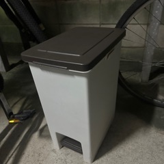 ゴミ箱差し上げます