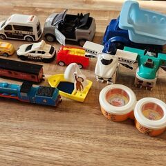 ミニカー　消防車　ショベルカー　トーマス　ドラえもん　ムーミン　の画像
