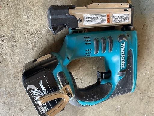 マキタ 14.4V 充電式ピンタッカ PT350DRF(ジャンク品扱い)