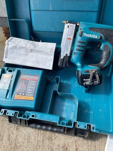 マキタ 14.4V 充電式ピンタッカ PT350DRF(ジャンク品扱い)