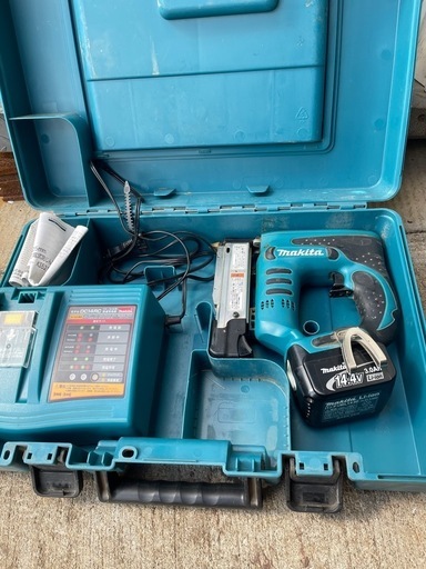 マキタ 14.4V 充電式ピンタッカ PT350DRF(ジャンク品扱い)