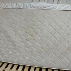 木目調　セミダブル　ベッドフレーム＋マットレスの画像