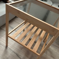 IKEAのサイドテーブルの画像
